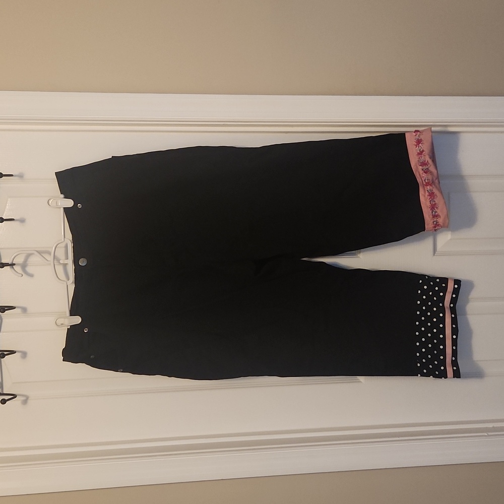 Black capris with two different hems